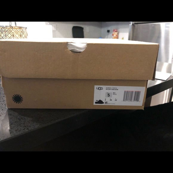 Ugg fluff yeah slides - Picture 3 of 3